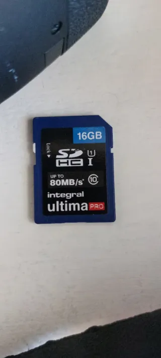 Cámara refex Canon 2000D