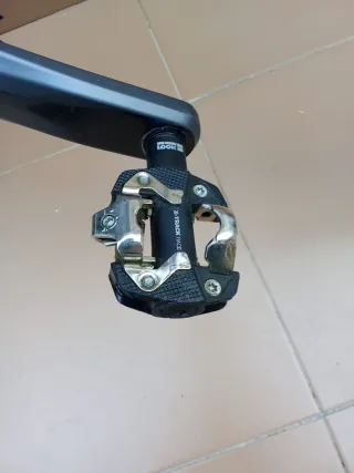 Bicicleta Specialized Negra y Roja