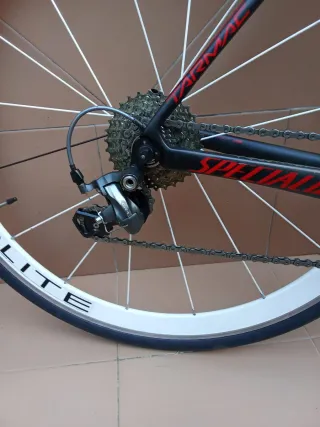 Bicicleta Specialized Negra y Roja