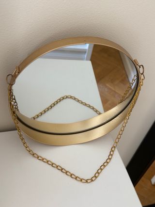 Espejo redondo dorado con cadena