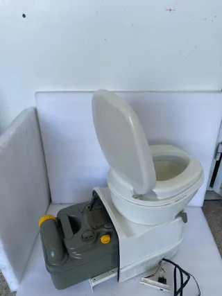 WC químico portátil Thetford para autocaravana