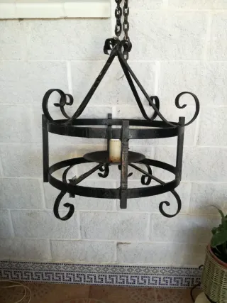 Lámpara de forja negra