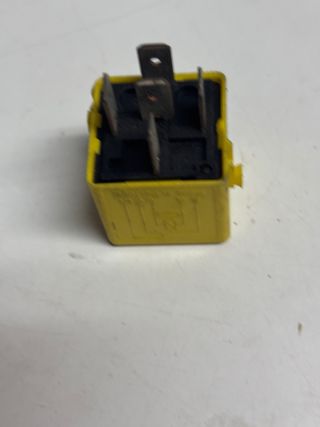 Relé Mercedes A0025421419 Amarillo 12V 4 Pines(c)