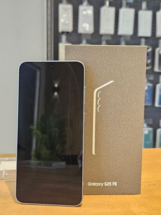 SAMSUNG S25 FE 128GB NEGRO - 0 CICLOS DE CARGA