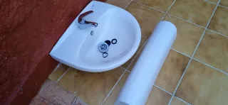 Lavabo Roca con grifo y desagüe