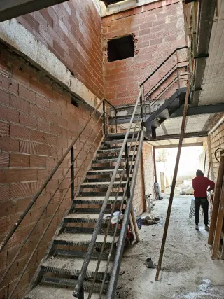 Escaleras de hierro 3,55m x 80cm