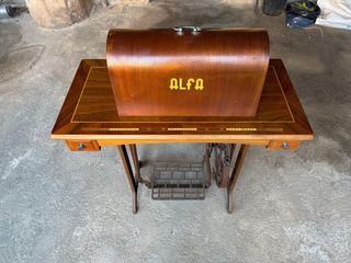 Máquina de coser ALFA 40 con mueble