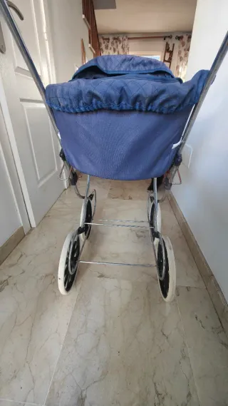 Carrito de muñecas clásico azul