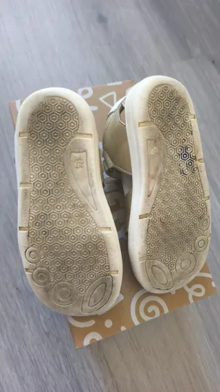 Sandalias niña doradas talla 27