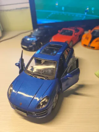 Porsche Macan Turbo 1/24 Azul