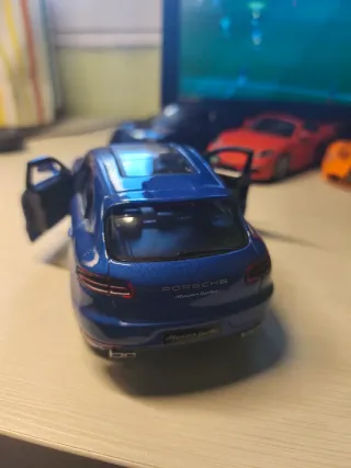 Porsche Macan Turbo 1/24 Azul