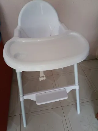 Trona de bebé blanca poco uso