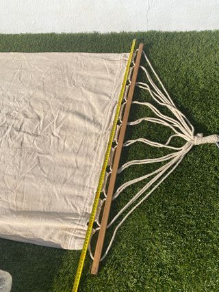 Hamaca de jardín beige y madera