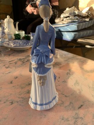Figura porcelana Rez de Avon dama