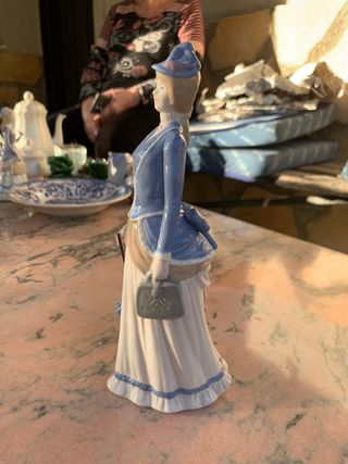 Figura porcelana Rez de Avon dama