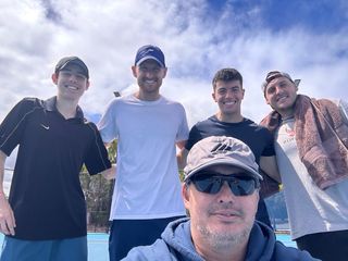 Clases y sparring de tenis, Pista propia