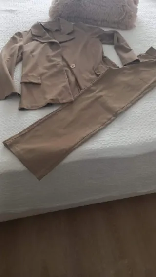 Piezas de ropa para mujer, diferentes modelos y co