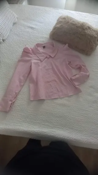 Piezas de ropa para mujer, diferentes modelos y co