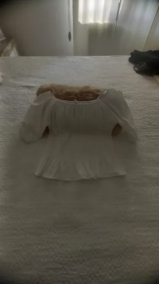 Piezas de ropa para mujer, diferentes modelos y co