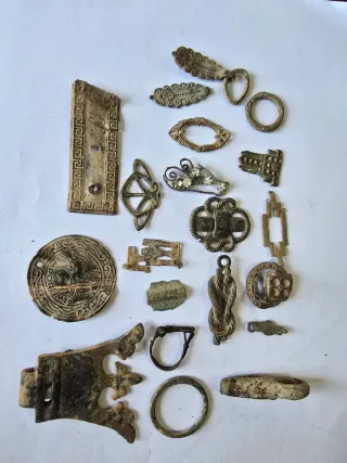 Lote di oggetti antichi