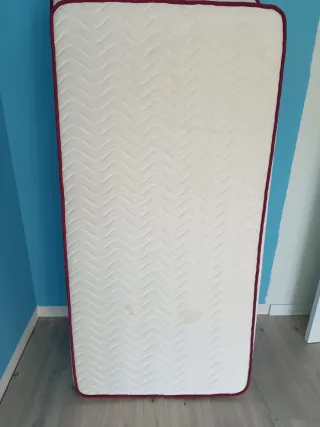 Colchón de espuma con capa de viscoelástica 90*180