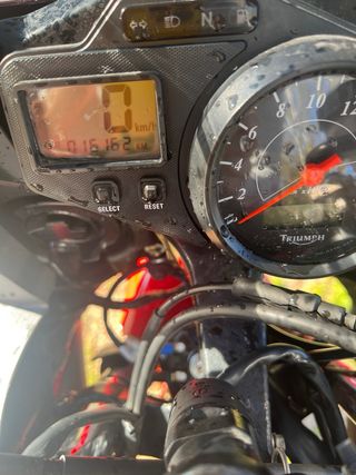 Triumph Daytona Roja - Moto Deportiva