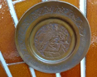Piatti da parete decorativi in metallo