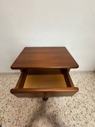 Mesita de noche de pino macizo (3 cajones)