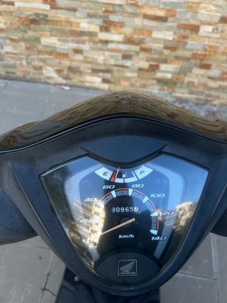 Honda Vision 110cc Scooter 2012 Negra