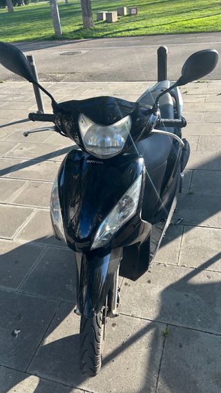 Honda Vision 110cc Scooter 2012 Negra