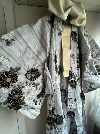 Vestido Kimono original floral gris y dorado