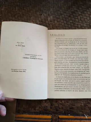 Libro religioso antiguo de Granada