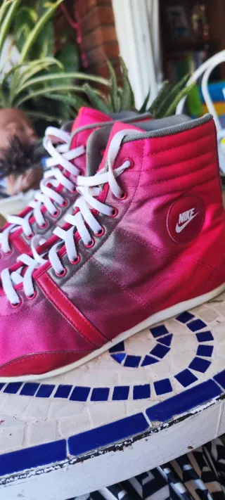 Botines Nike rosas brillantes talla 38