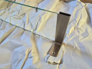 Estante de cristal con soportes de acero inox