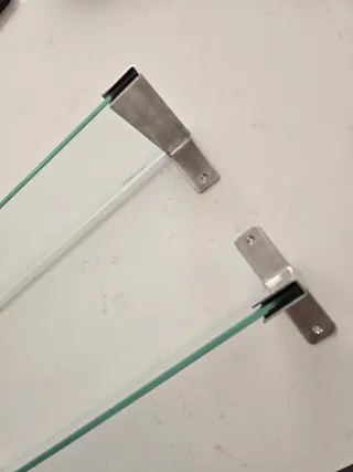 Estante de cristal con soportes de acero inox