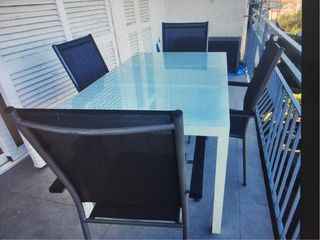 Mesa cristal templado y 4 sillones aluminio 1,50