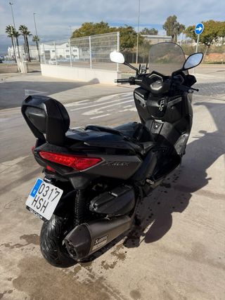 Yamaha XMAX 400