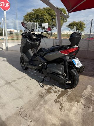 Yamaha XMAX 400