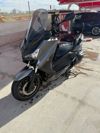 Yamaha XMAX 400