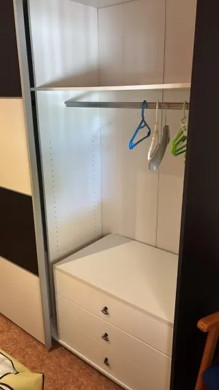 Armario puertas correderas blanco y negro