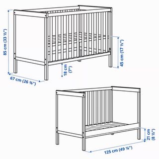 Cuna Sundvic (Ikea) bebé blanca con colchón.