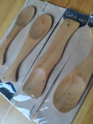 Set di 4 cucchiai in legno decorati