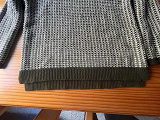 Jersey cuello alto estampado