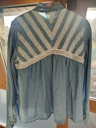 Camisa vaquera con encaje