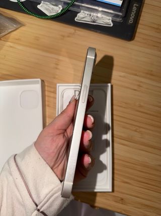 iPhone 13 Blanco + 2 fundas