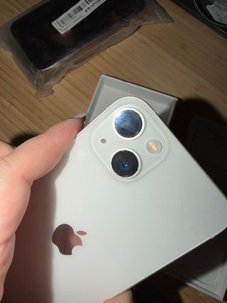 iPhone 13 Blanco + 2 fundas