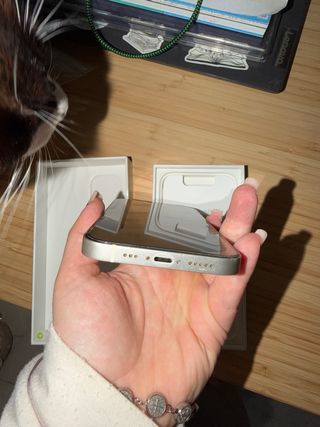 iPhone 13 Blanco + 2 fundas