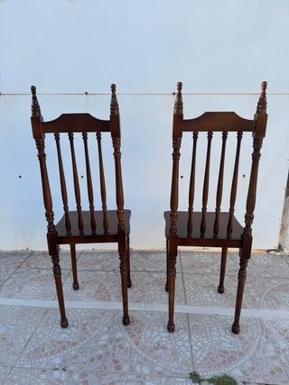 Sillas Castellanas de Madera Oscura