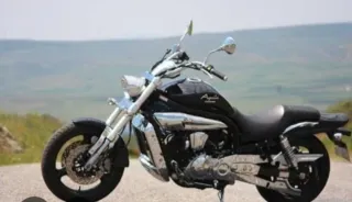 Hyosung Aquila Cruiser Negra/Plateada