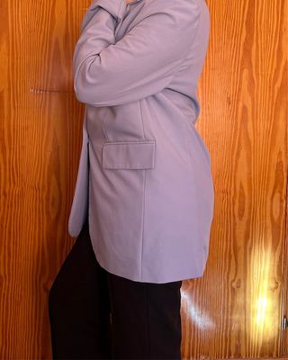 Elegante blazer morado y negro